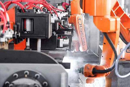 Το ρομπότ για τη συγκόλληση δέσμης τέλους πρόκειται να τεθεί σε χρήση σε μεγάλη κλίμακα End beam welding robot is about to put into use on a large scale.jpg